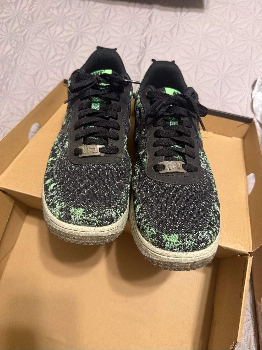 Nike Crater Flyknit NN Box Label in Black and Cream